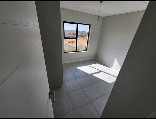 1 BEDROOM APARTMENT FOR SALE IN MOOIKLOOF